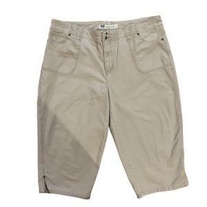 Women’s Plus Faded Glory 22W Khaki Capris